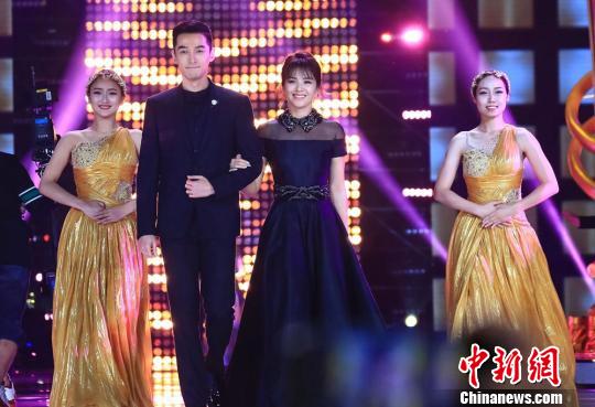 The awards of the 11th Golden Eagle Festival were announced, and Hu Ge and Liu Tao won the most popular award