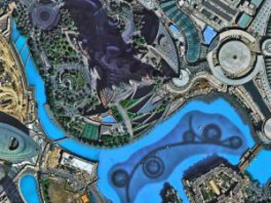 The picture shows Burj Khalifa in Dubai, and the facilities in the water at the bottom of the tower are unobstructed.