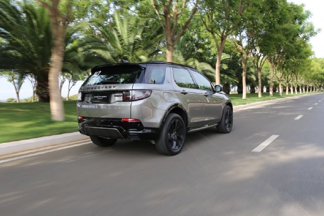 Born to love adventure and test drive the new Land Rover Discovery Sport Edition.