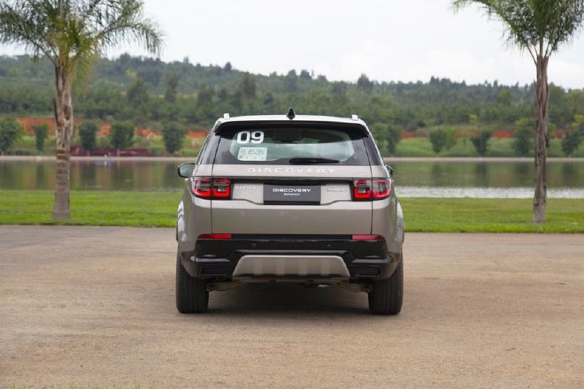 Born to love adventure and test drive the new Land Rover Discovery Sport Edition.