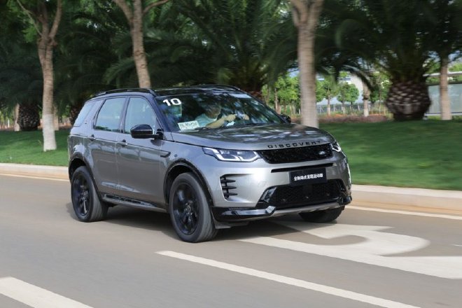 Born to love adventure and test drive the new Land Rover Discovery Sport Edition.